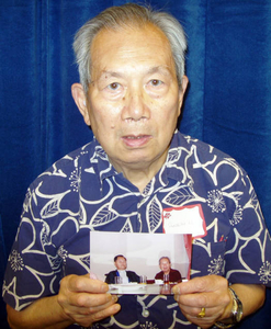 Shouqiao Li at the Waltham Mass. Memories Road Show