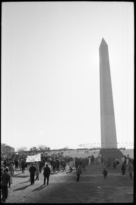 Protesters walking toward the Washington Monument: Washington Vietnam March for Peace