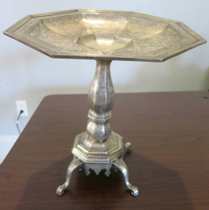 An épergne presented to James Read