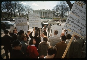Antiwar protesters outside the White House: Washington Vietnam March for Peace