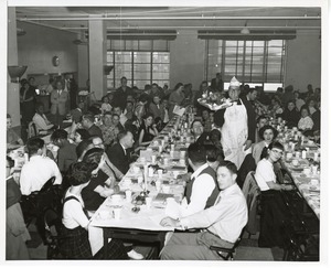 Dave Garroway serving Thanksgiving dinner