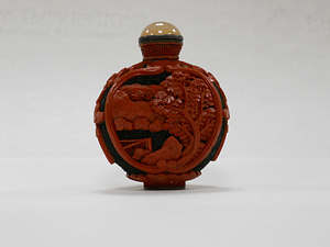 Carved cinnabar lacquer snuff bottle, late 18th century