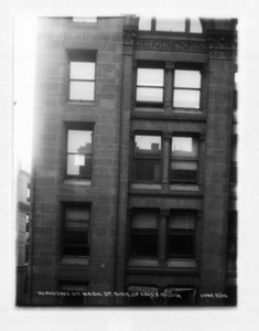 Windows on Washington St. side of Ames Building, Boston, Mass., June 5, 1906