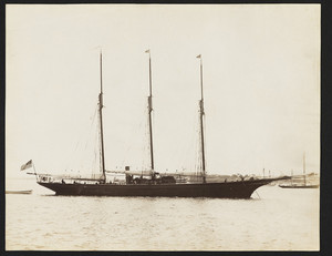 Utowana at anchor