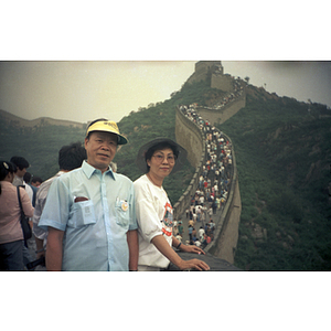 Suzanne Lee stands next to a man on the Great Wall of China