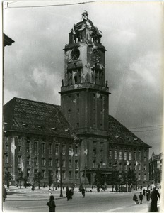 War damage to the Rathaus, Schöneberg