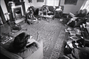 Rennie Davis (front), Stuart Werbin (r), and three other journalists in Werbin's home