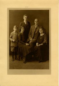 Archer Family formal portrait
