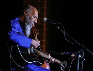 Richie Havens performing on guitar at the Clearwater Festival