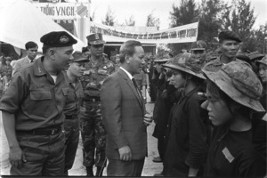 President Thieu talking with militiamen.