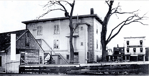 Rear of the Kingman Block: Looking south from Chestnut Street, 1923