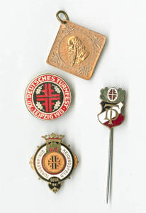 Set of 4 pins