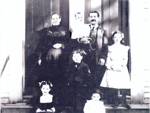 Courtney family of 1911