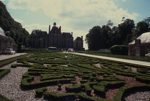 Parterre in front of the Forbes balloon meet