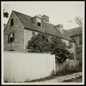 Exterior view of the Underwood House, Portsmouth, N.H., Oct. 1904