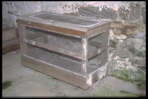 Vegetable storage bin