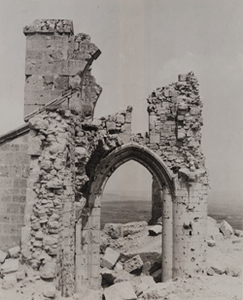 View of a damaged gothic archway