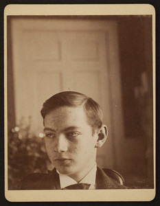 Head-and-shoulders portrait of Frederick Law Olmsted Jr., facing front, looking left, location unknown, undated