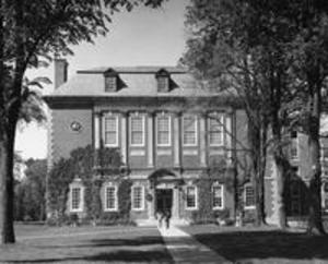 Two students walking into Stetson Library