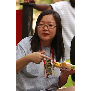 Torch Scholar Qinrui Pang eats at the move-in dinner