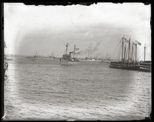 Woodrow Wilson's return from the Paris Peace Conference: ships in Boston Harbor upon Wilson's arrival