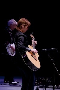 Suzanne Vega at soundcheck, Symphony Space, with Gerry Leonard (guitar) in background