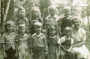 Possible 1952 Plainville Kindergarten class