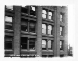 Part of Washington St. side of Ames Building, Boston, Mass., June 5, 1906