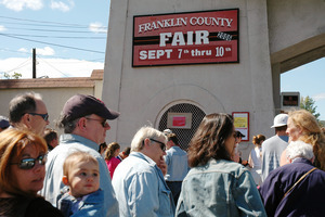 Franklin County Fair: crowd waiting to enter the fairgrounds