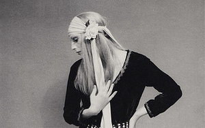 Candy Darling posing in headpiece (1)