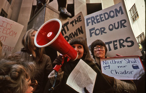 Gloria Steinem at demonstration in support of Iranian women