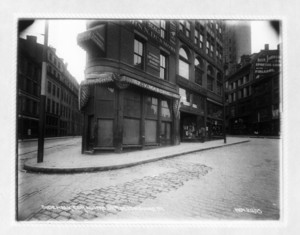 Sidewalk corner Adams Square and Devonshire Street, Boston, Mass., November 26, 1905