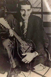 Jimmy Oliveira with mandolin