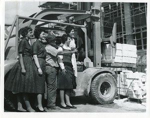 Cushing Hall exterior under construction being observed by the officers of the sophomore class of the School of Nursing