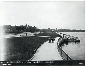 Boston embankment upstream from Cambridge Bridge