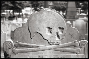 Gravestone of Elizabeth Hurd (1779), Granary Burying Ground: close-up of skull motif
