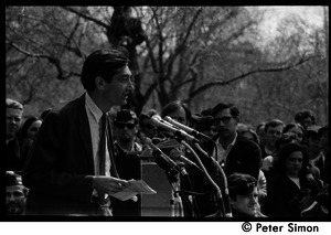Resistance on the Boston Common: Howard Zinn addressing the crowd