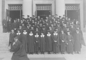 Class of 1923 on steps of Stockbridge Hall