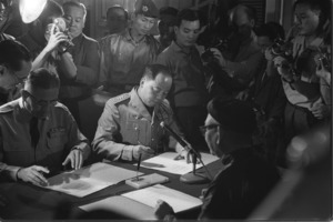 Phan Khac Suu receiving executive powers from Duong van Minh and General Khanh.