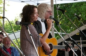 Sarah Lee Guthrie performing with Arlo Guthrie at the Clearwater Festival