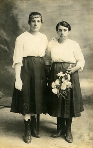 Unidentified women, probably Polish immigrants: full-length studio ...