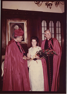 Maria de Loudes Serpa (center) with Cardinal Medeiros