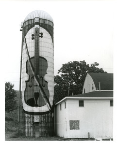 Violin painted on silo