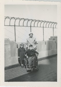 Bernice Kahn with children Sharon and Paul