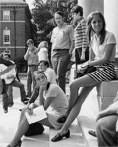 Male and female students, Convocation 1970