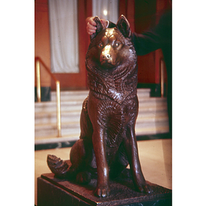 King Husky I statue in Ell Center