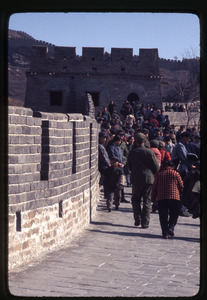 On Great Wall, crowds