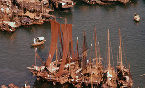 Junks with red sails