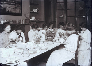 Group of girls applying color, Paul Revere Pottery, 18 Hull Street, North End, Boston, Mass., ca. 1914