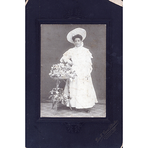 Cabinet card, woman with flowers